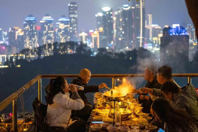 庆火锅“涮出”3千亿大市场PG麻将胡了2热辣滚烫！重(图1)