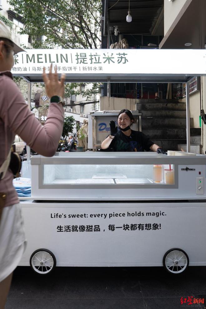 妈近况曝光！摆摊卖甜品想踏出重生第一步麻将胡了模拟器试玩“重庆姐弟坠亡案”妈(图10)
