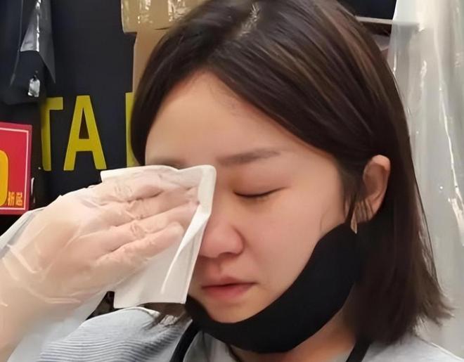 妈近况曝光！摆摊卖甜品想踏出重生第一步麻将胡了模拟器试玩“重庆姐弟坠亡案”妈(图5)