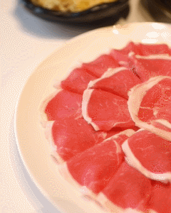 涮吗”?——“那是有钱人的吃法……”麻将胡了“羊肉不是一片儿、一片儿地(图3) 涮吗”?——“那是有钱人的吃法……”麻将胡了“羊肉不是一片儿、一片儿地(图3)