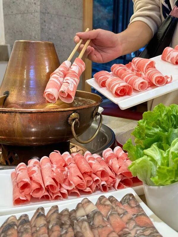 涮吗”?——“那是有钱人的吃法……”麻将胡了“羊肉不是一片儿、一片儿地(图6) 涮吗”?——“那是有钱人的吃法……”麻将胡了“羊肉不是一片儿、一片儿地(图6)